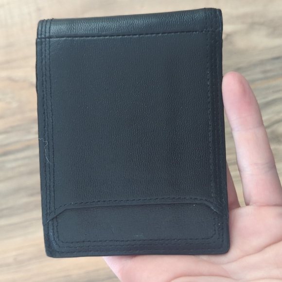 Nike Black Leather Men's Bifold Wallet - Picture 2 of 5